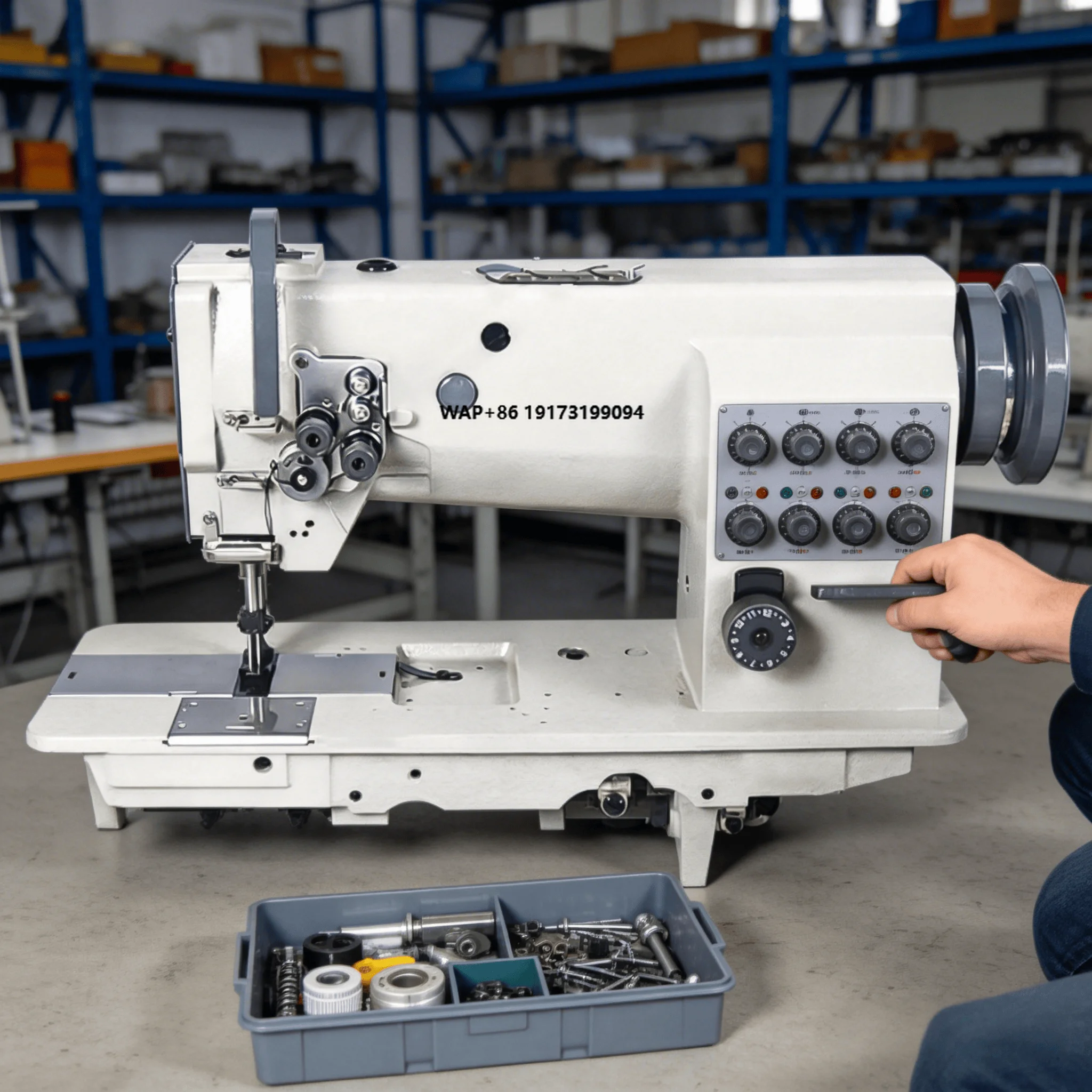 

Промышленная швейная машина для тяжелых материалов с тройной подачей, моторизованная, с унисонной подачей и челночным стежком