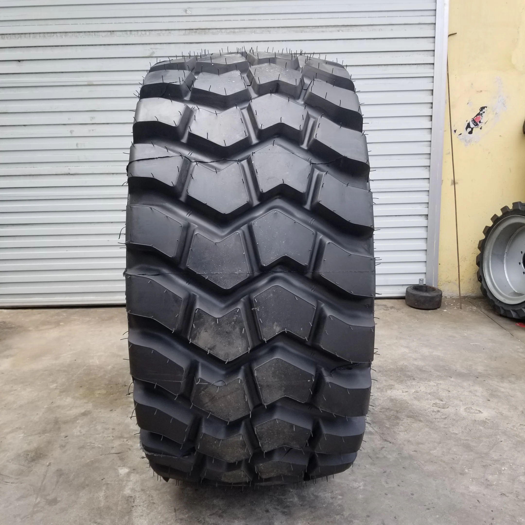 New All-size Tire 600/65R25 Wheel Loader Tires Factory Direct Sale Puncture Proof Temperature Resistant Offroad Tires