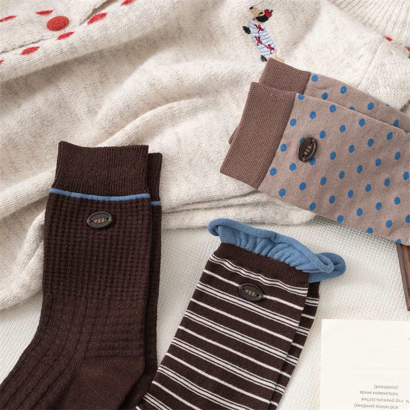 3 Paar Retro-Socken mit gepunkteten Streifen und Knöpfen für Damen, modische gestapelte Herbstsocken in Maillard-Braun-Farbblock-Design – Detail 17