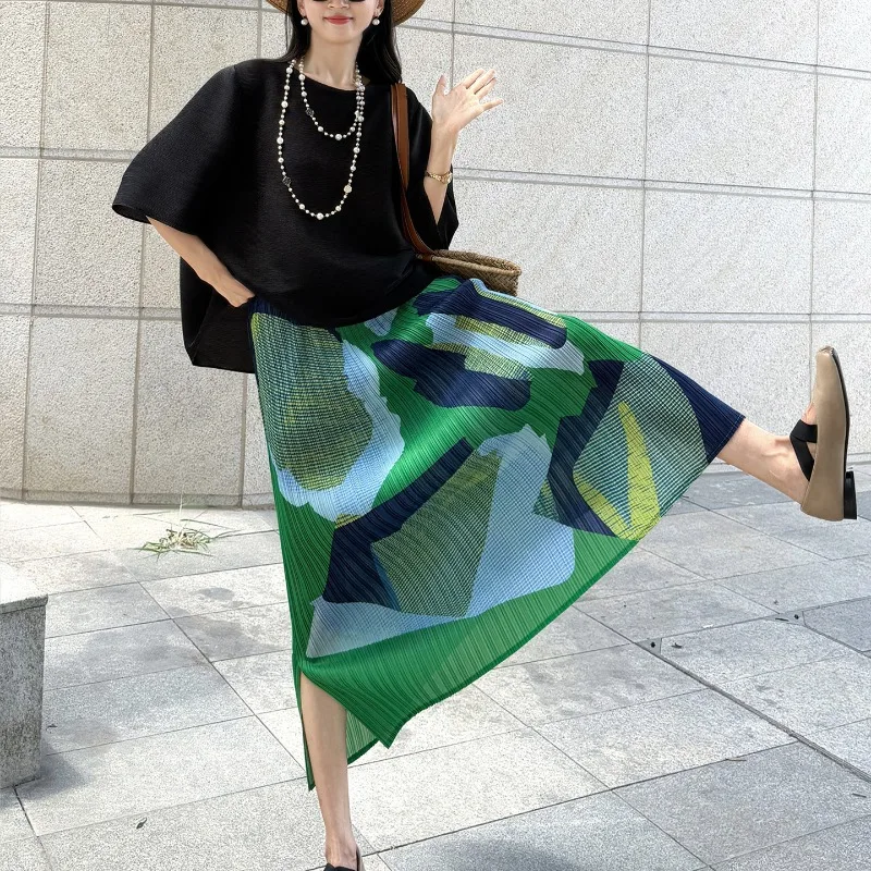 

Женская плиссированная футболка Miyake, новинка лета 2026, черный топ с короткими рукавами, эластичная юбка с принтом, модный комплект для отпуска, без морщин