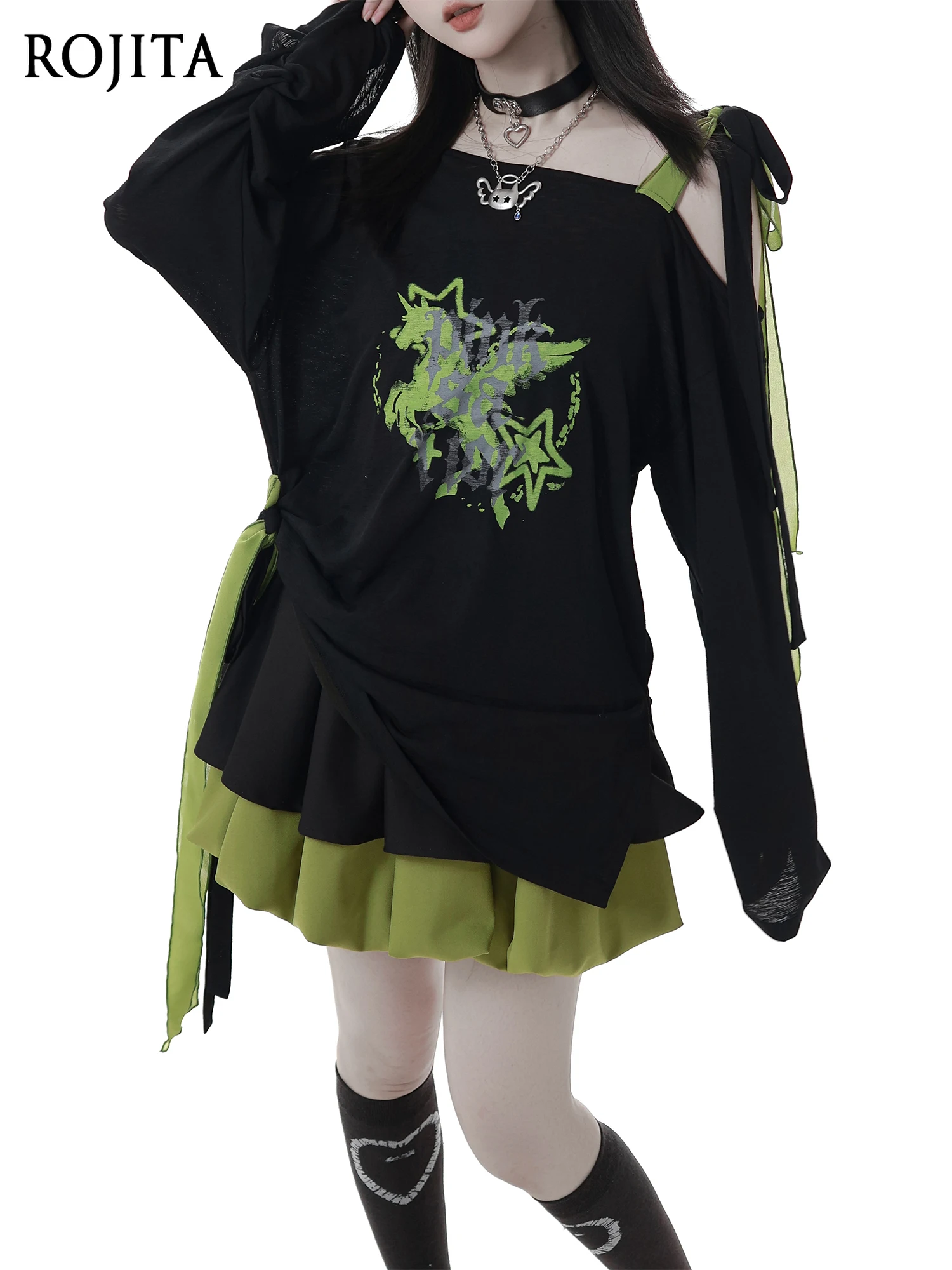 

Green and Black Color-Block Asymmetrical Shoulder Design Top College Style T-Shirt Early Autumn Long Sleeve Printed Tie Top