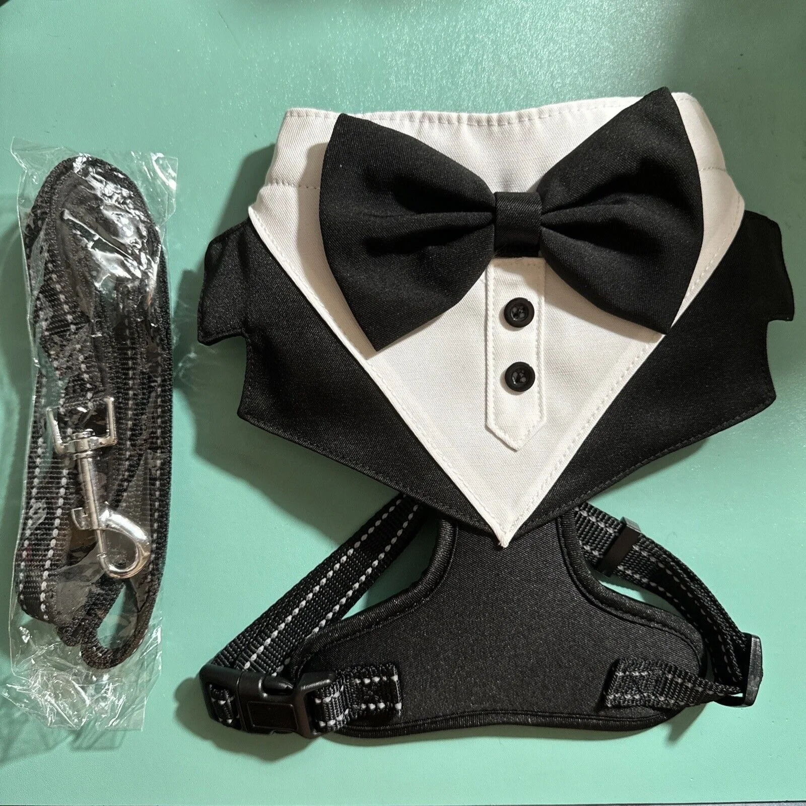 Brand new pet traction rope, anti-shedding dog clothing,one chest harness,tuxedo suit, including (chest harness + traction rope)