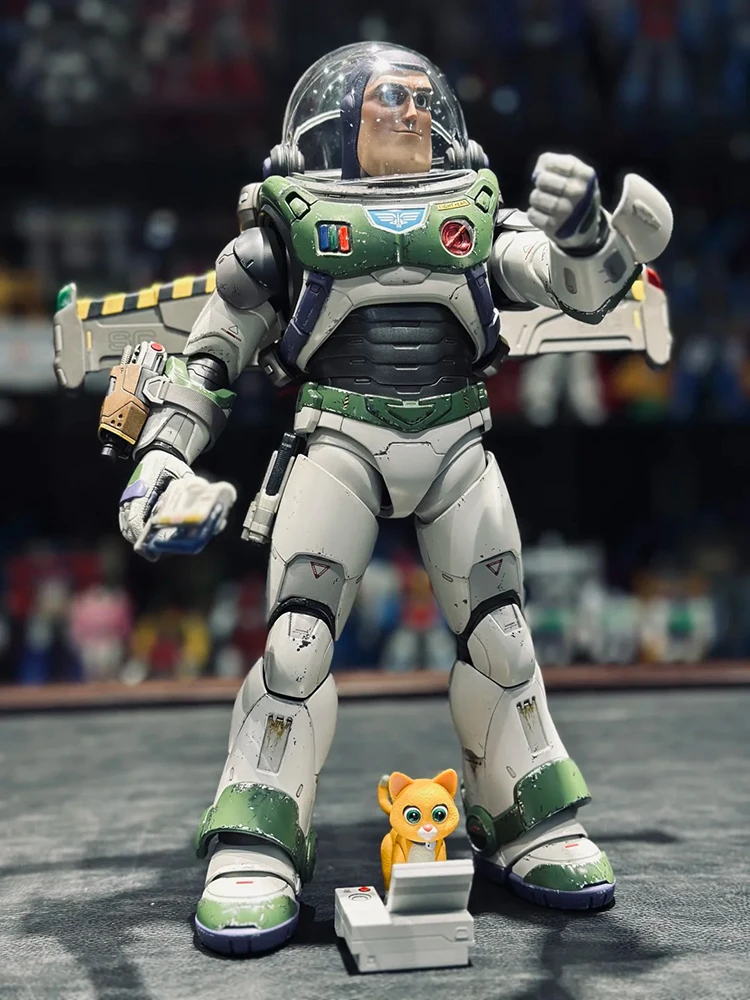 

Коллекционная фигурка Hot Toys Базз Лайтер 1/6, 29,5 см, в костюме Альфа, делюкс-версия, по мотивам фильмов и сериалов