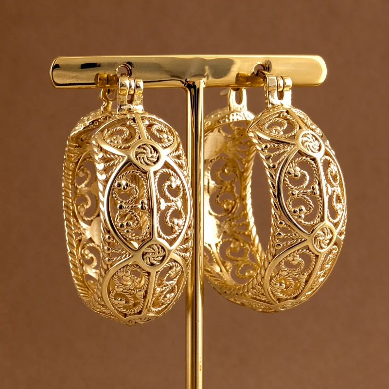 Vintage Art Hollow Pattern Gold Round Elegant Women's Earrings Accessories, Exquisite Gifts for Festivals and Parties