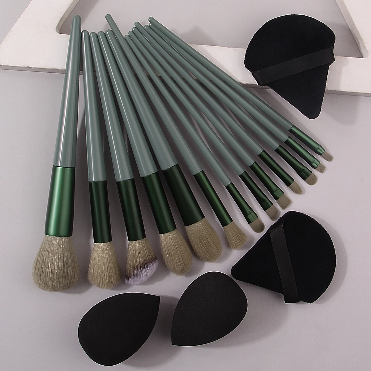 13pcs Sijiqing Makeup Brush Set: Portable soft-bristled loose powder blush eyeshadow brush+4PCS makeup powder puff and spongeegg