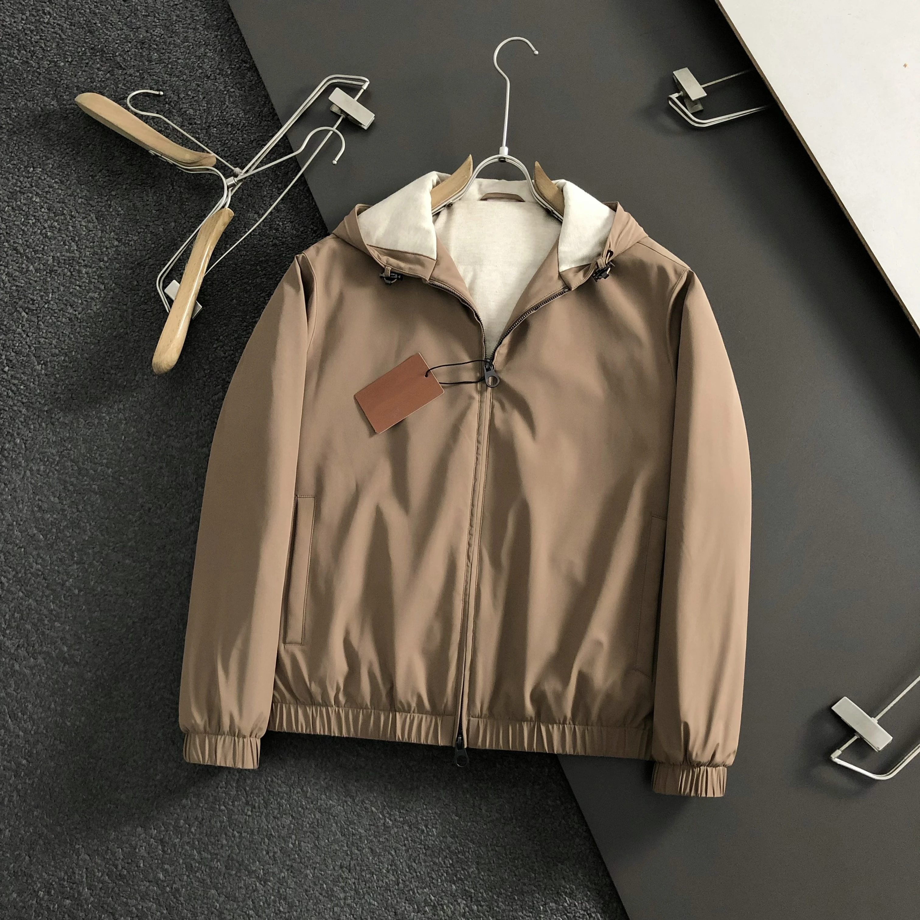 

Итальянская повседневная куртка LP с капюшоном из белого гусиного пуха 90