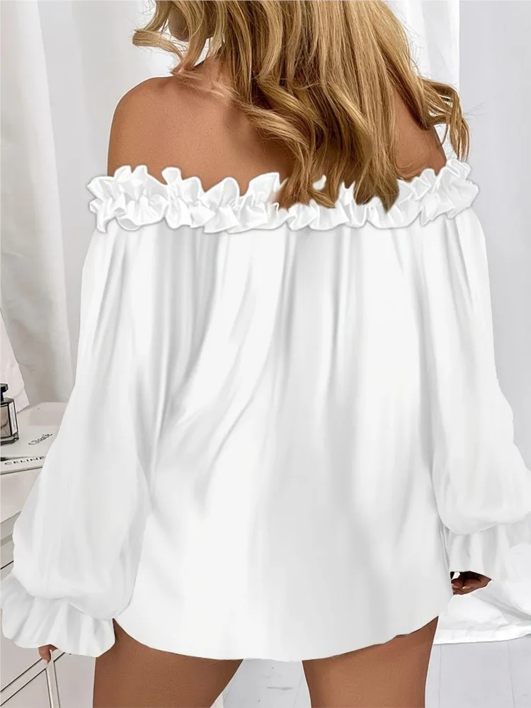 Atasan Lengan Lentera Ruffle untuk Wanita 2025 Blus Harian Longgar Bahu Terbuka Warna Polos Kerah Slash Kasual Fashion Musim Semi
