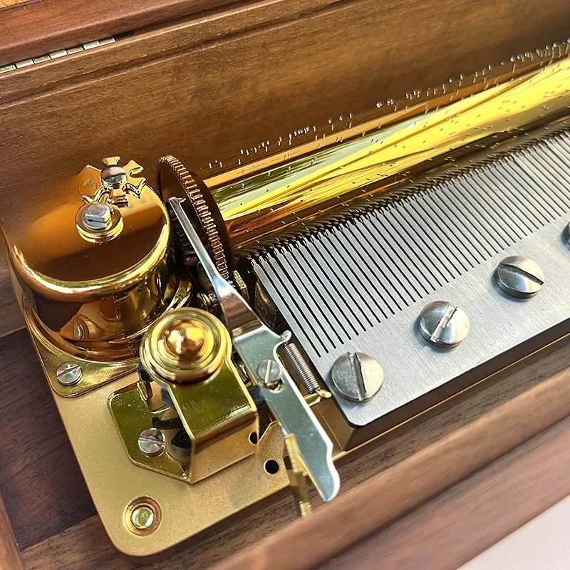 Walnut wood music box, Canon music box