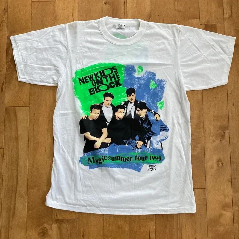 

Новые детские футболки NKOTB 1990s на блочном ремешке
