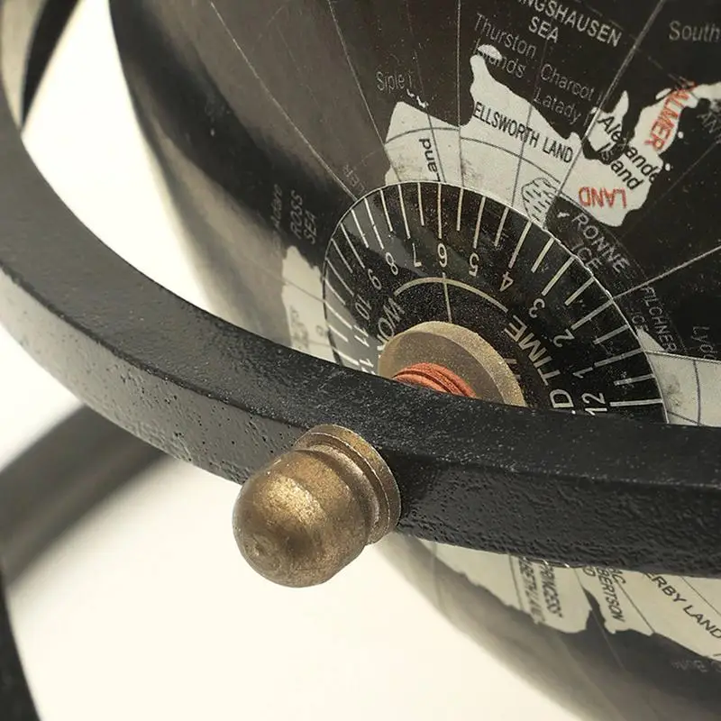 كرة أرضية من خشب المانجو المنحوت يدويًا بتصميم معقد وجمالي فريد من نوعه #2