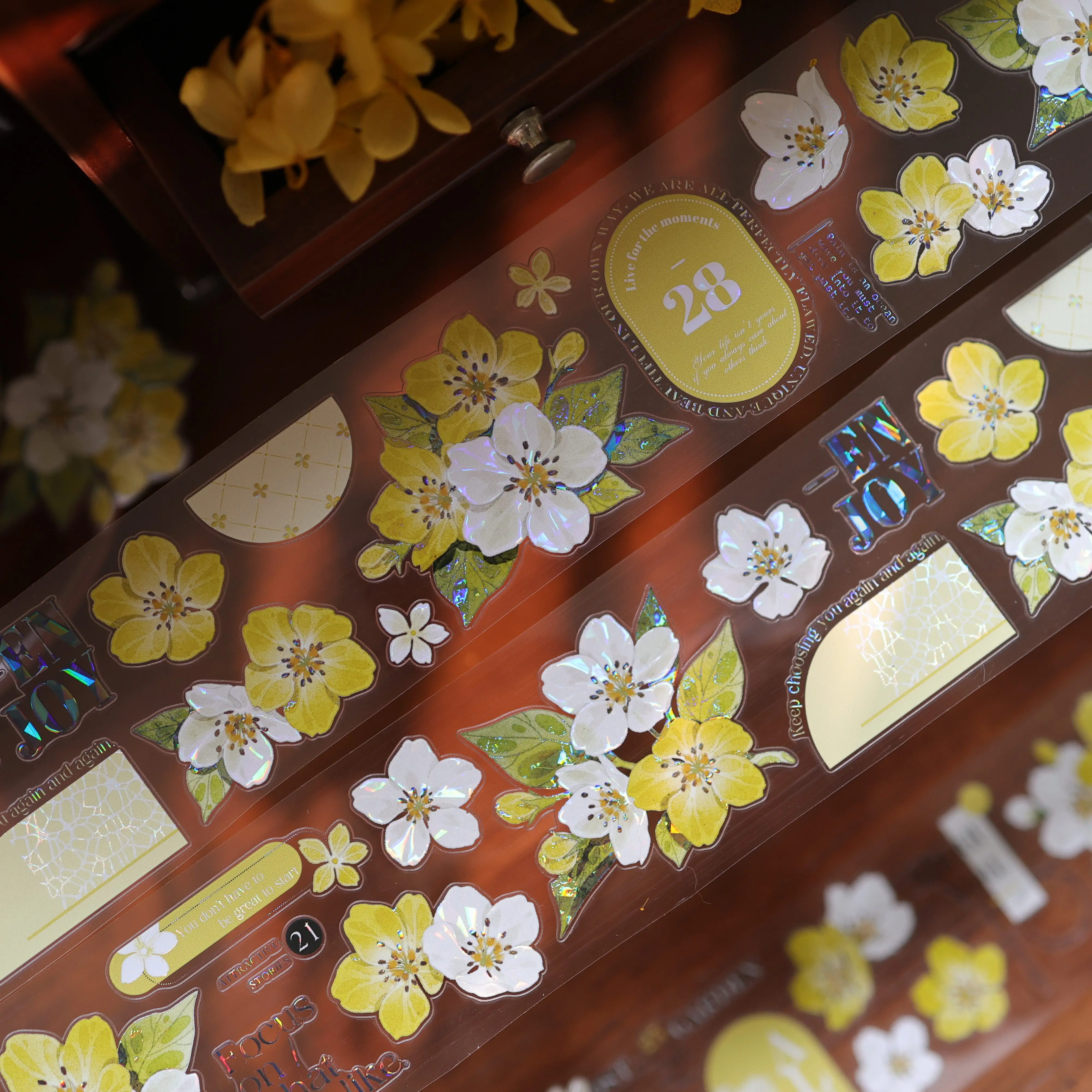 

Yi'er 17 [Cream Pear Blossom] Light Retro Journal Yellow Flower Pet Sticker Washi Paper