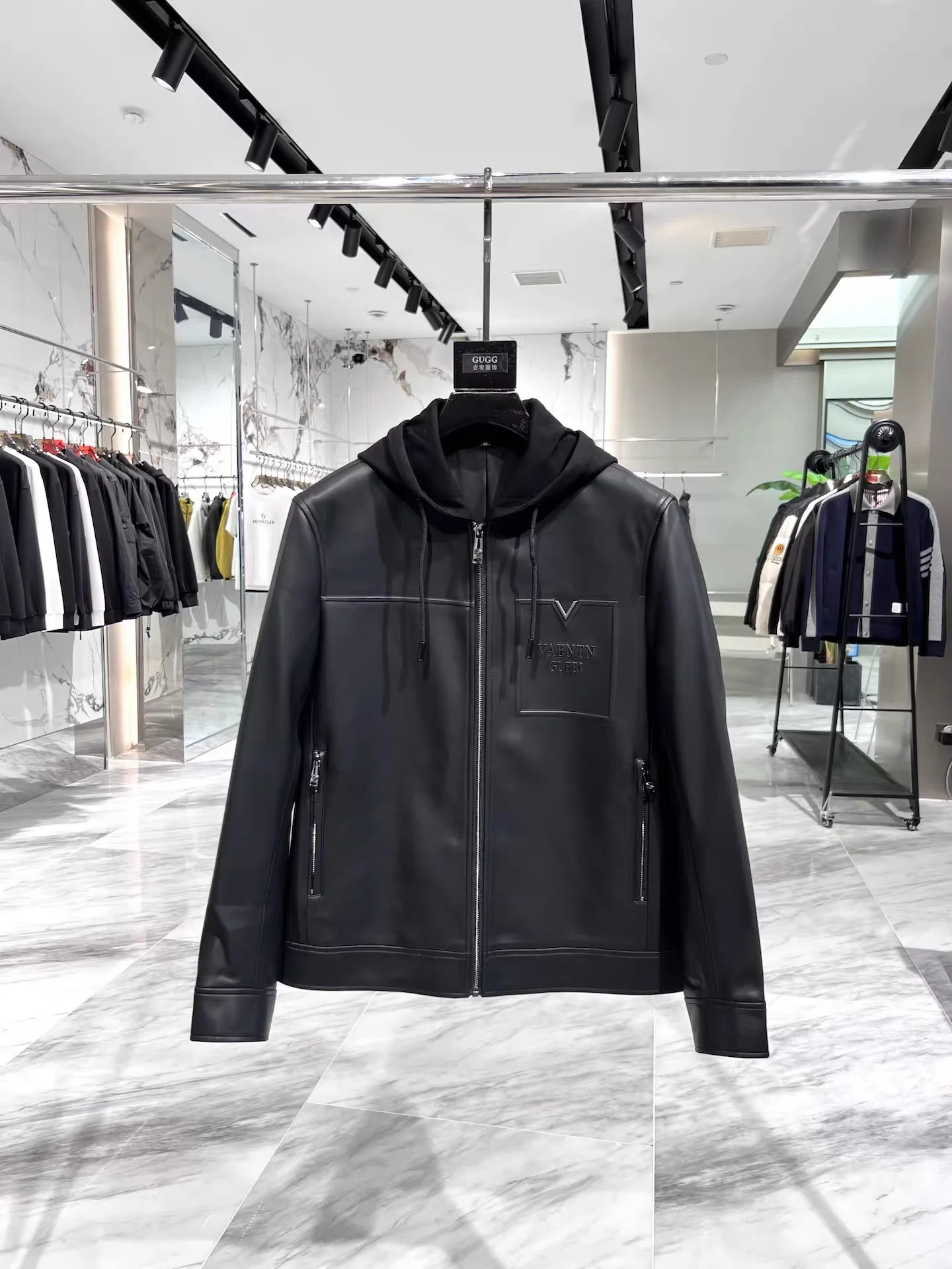 

Мужская повседневная универсальная деловая верхняя одежда Ele из искусственной кожи с капюшоном и подставкой с буквенным принтом, подходит для длинной молнии све