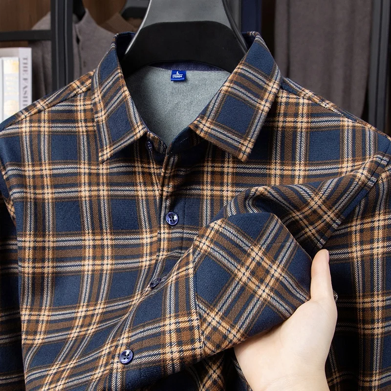 

Autumn 2025 New Style Men's Fleece Lined Thickened Long Sleeve Shirt Pocket Shirt Luxury High-End Casual Comfortable Men's Wear