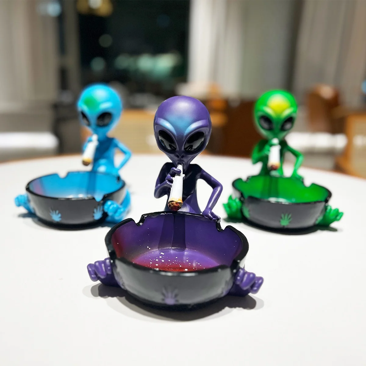 

1pc 17.5CM/6.89In Exquisite Alien Resin Ashtray Extra large alien ashtray Perfect Smoking Accessories Gadget for Home and Office