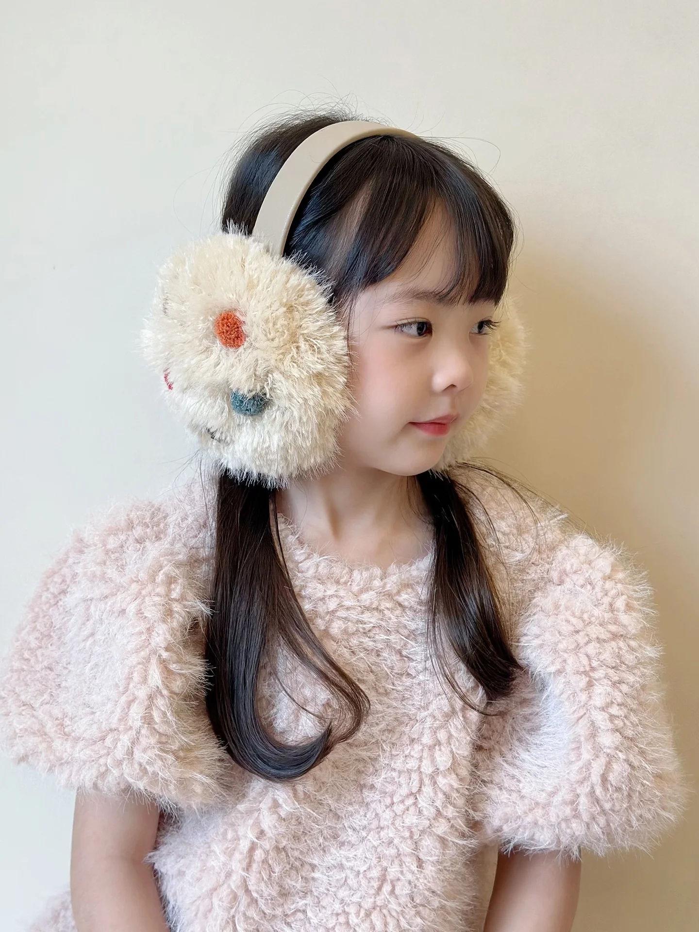 カラフルな雪玉ぬいぐるみイヤーマフ女の子用暖かい保護耳カバー秋冬子供用ファッションアクセサリー