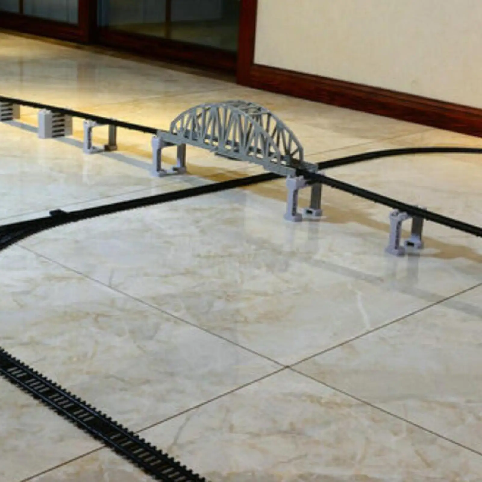 نموذج العارضة، الجسر، قطار التجميع الكهربائي، ألعاب شبكة Viaduct السوداء المزدوجة DIY للأطفال الصغار والأطفال