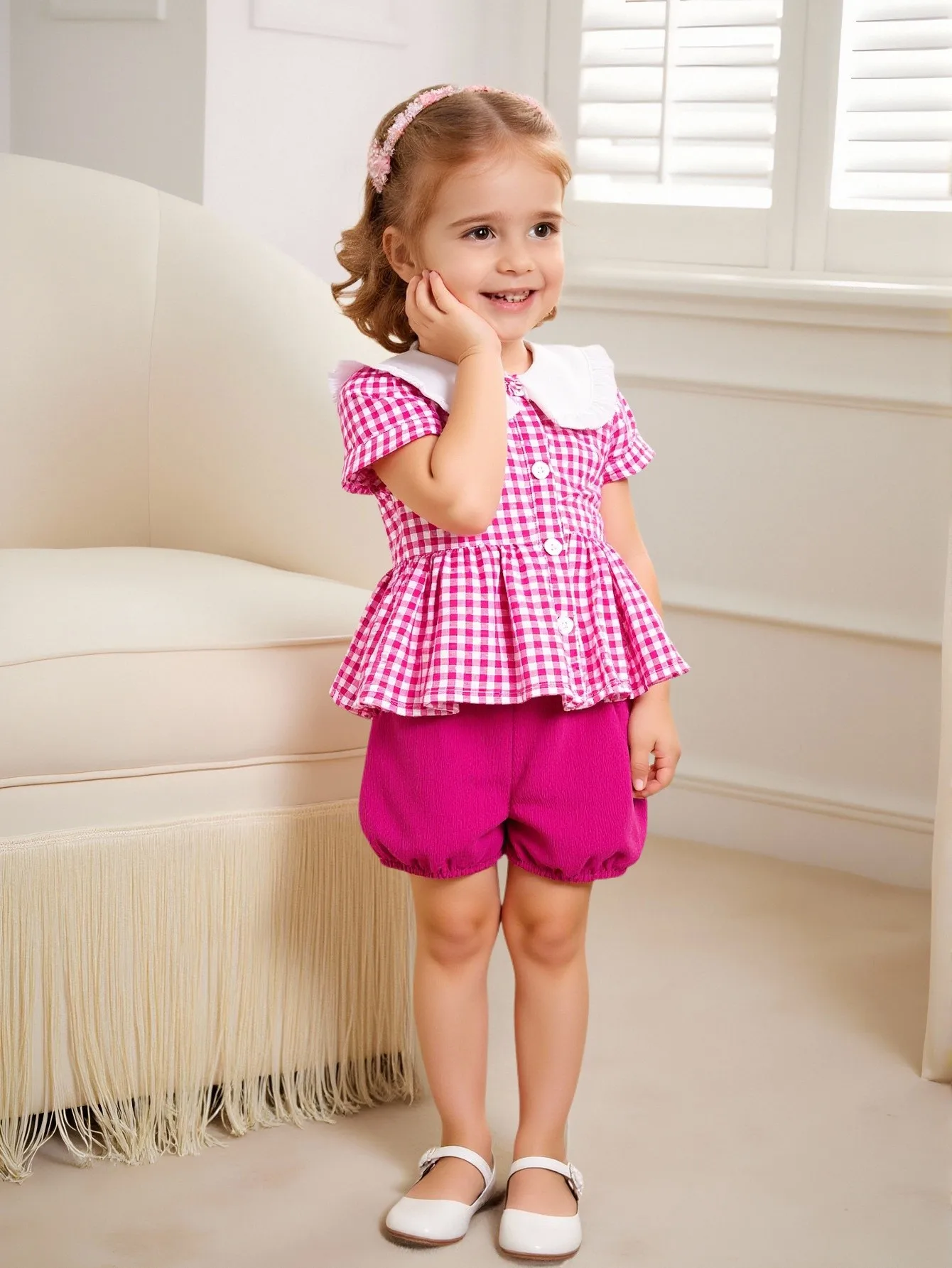 

2-piece set of fashionable and cute plaid bubble sleeves for baby girls, short sleeved top and shorts for summer