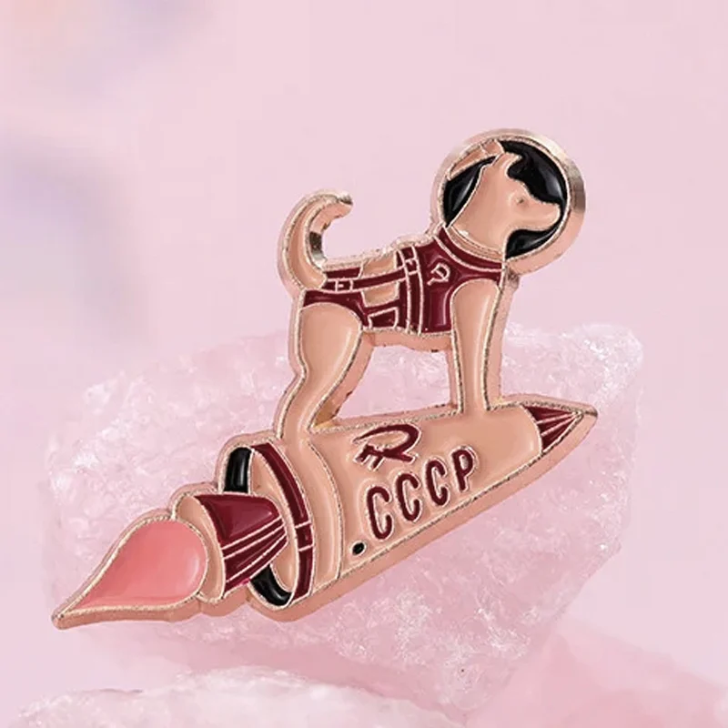 Astronauta Laika Space Dog CCCP Unión Soviética URSS Pin esmaltado broche de Metal insignia ropa de moda mochila joyería personalizada