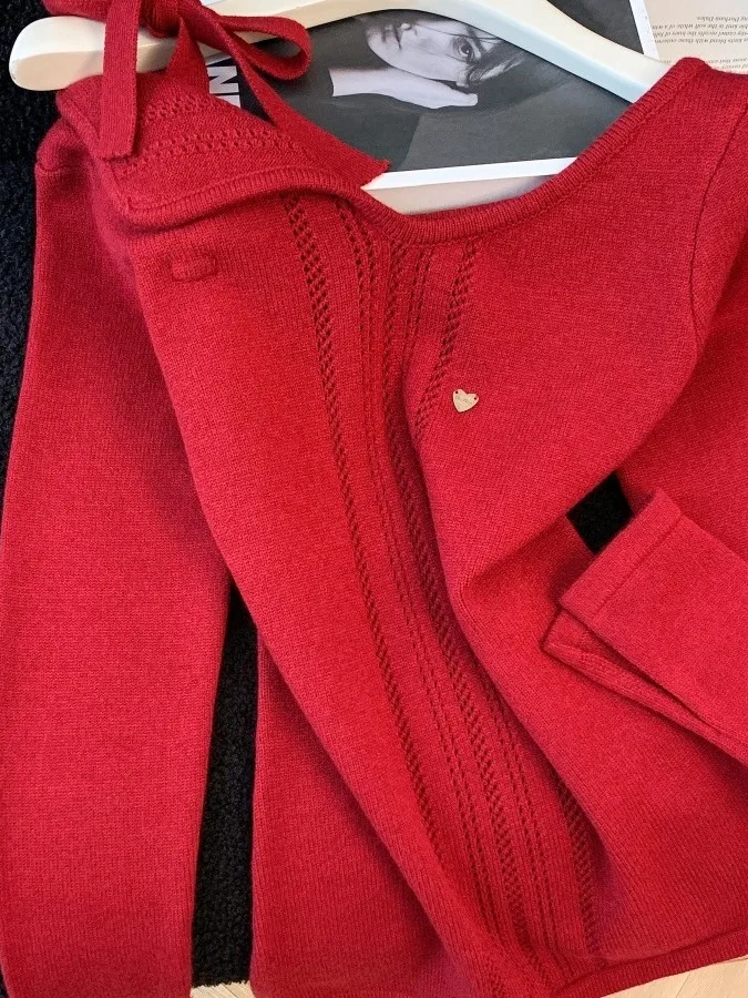 เสื้อสเวตเตอร์ถักเปิดไหล่สีแดงสำหรับผู้หญิง ฤดูใบไม้ร่วง ฤดูหนาว ทรงเข้ารูป ดีไซน์ทันสมัย สไตล์วินเทจ เนื้อผ้านุ่ม โพลีเอสเตอร์