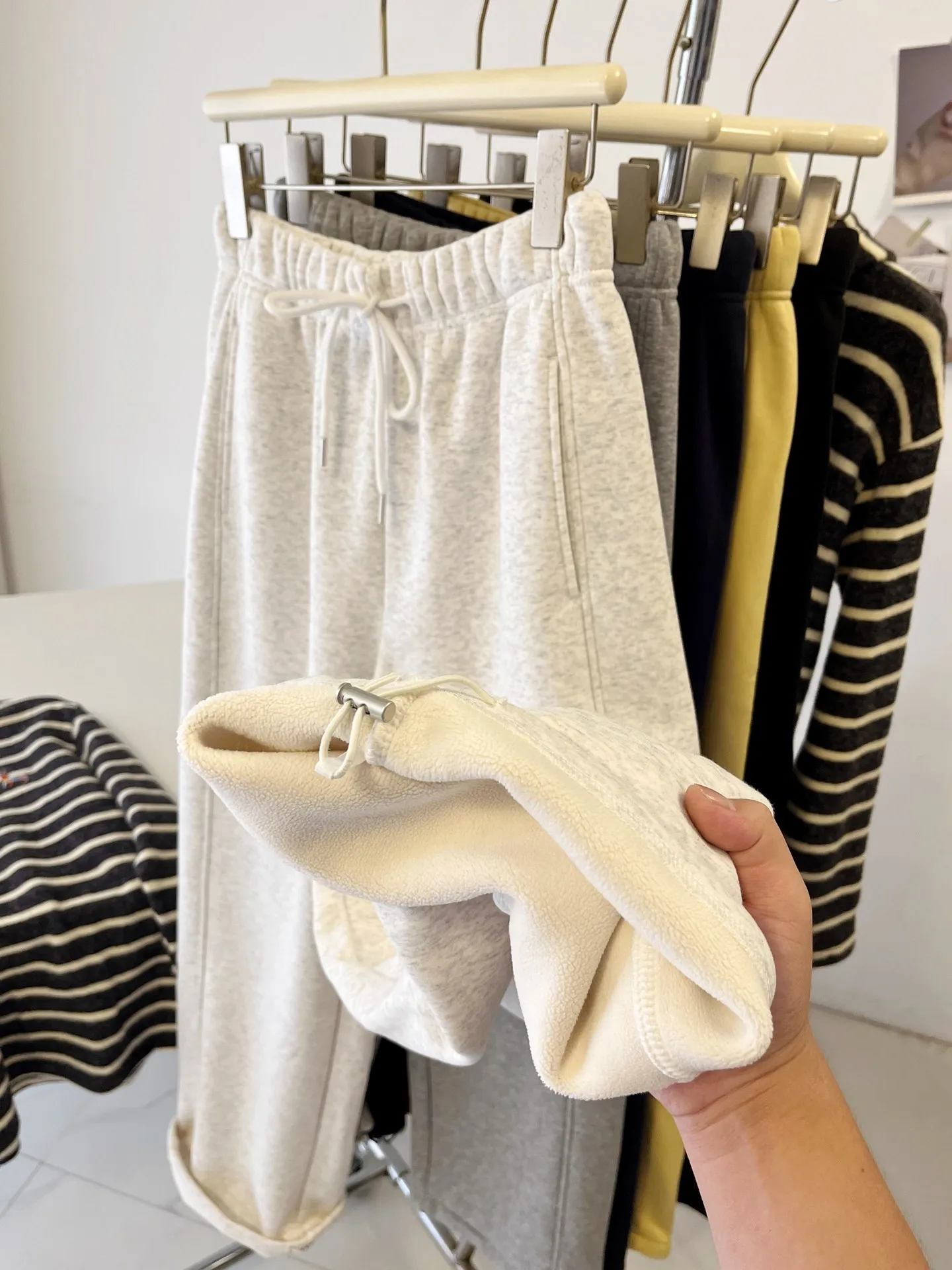 

Утепленные спортивные брюки из овечьей шерсти с двусторонним ношением, с высокой талией, широкими штанинами, для повседневной носки, осенне-зимние, с эффектом похудения, с манжетами на шнурке