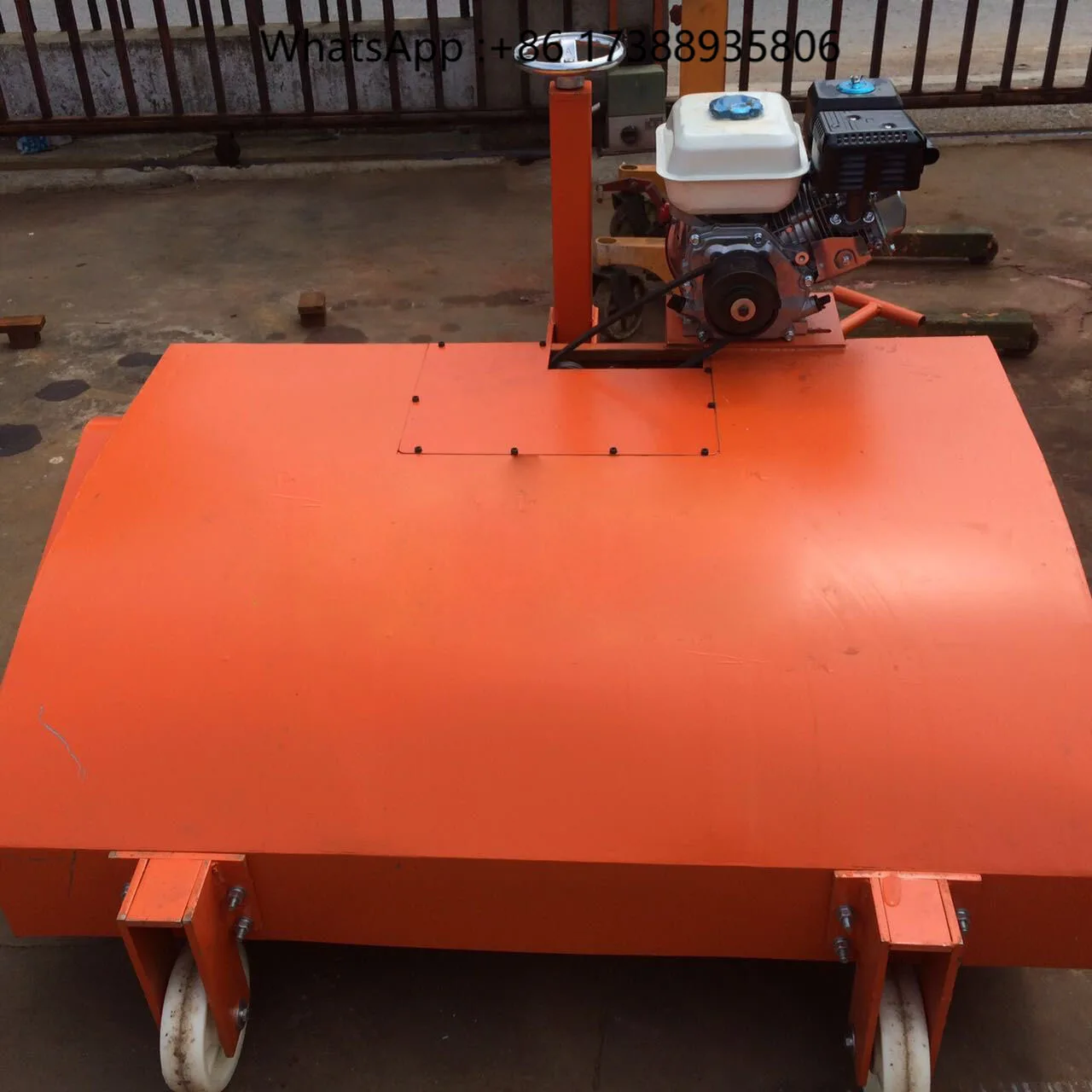 Direct From Factory 1450mm Artificial Gardening Grass Combing Machine High-Efficiency Maintenance Landscaping Equipment
