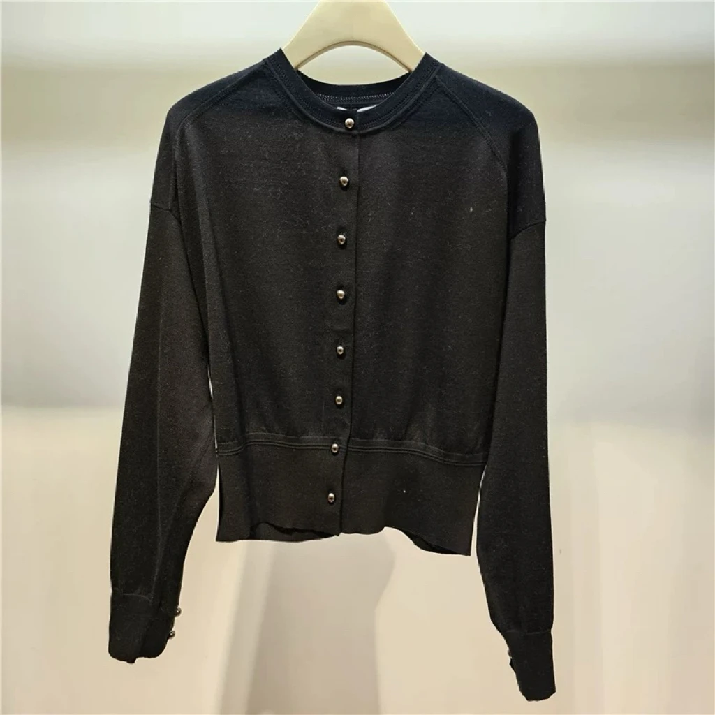 

Корейский вязаный кардиган LNVN 25 Spring Simple Elely: универсальный, с круглым вырезом, приталенный, на пуговицах, для стройности фигуры