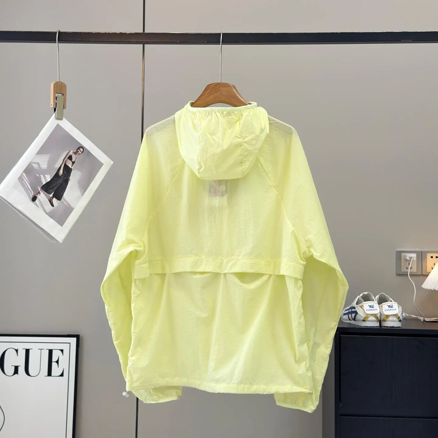 Unisex Lightweight Breathable UV Protection Jacket Outdoor Windproof Water-resistant Hooded Cooling Sensation Nylon Fabric Lo...