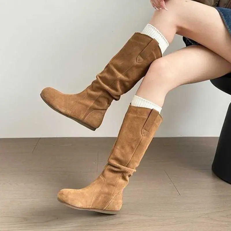 

Новые женские осенние сапоги-ботфорты на плоской подошве с круглым носком, плиссированные, повседневные, из замши, без застежек, до колена