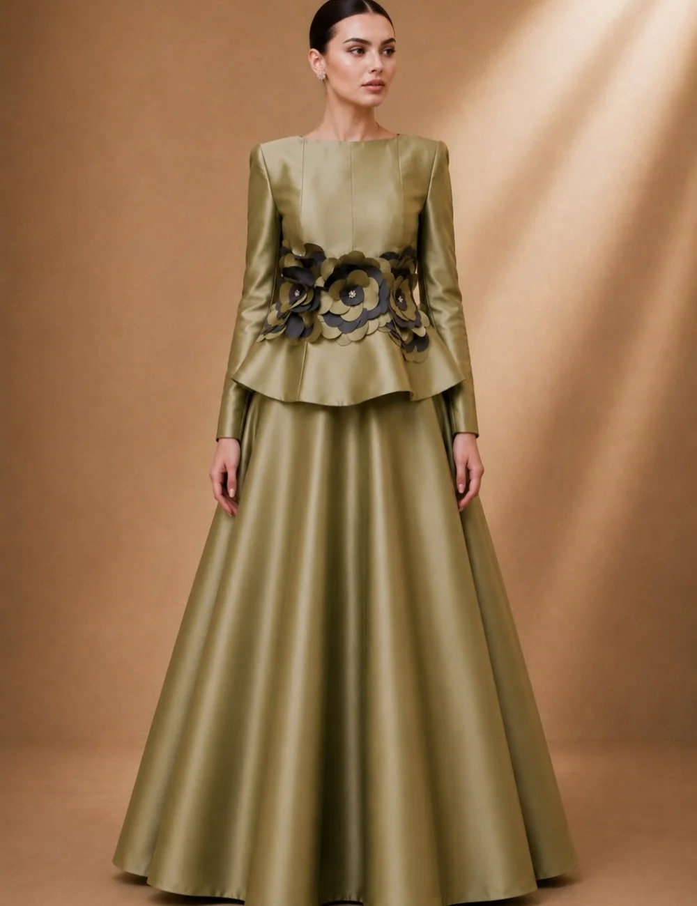 Maßgeschneiderte grüne, exquisite, modische, handgefertigte Blumen-Strass-Kleider in A-Linie mit U-Ausschnitt und bodenlangem Schnitt für Hochzeitsfeiern.