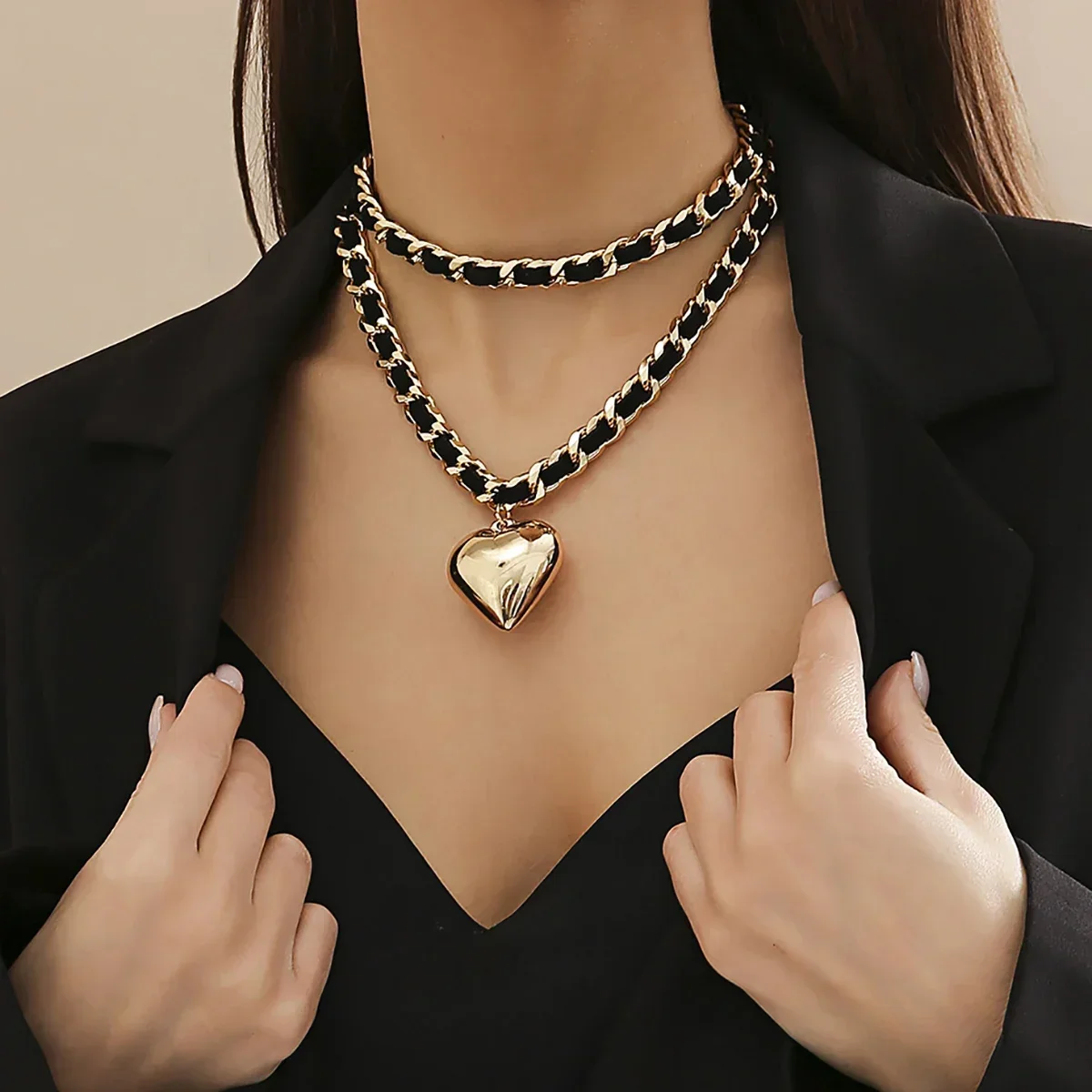 Punk Hollow Acrylic Heart-shaped Pendant Necklace Trendy Leather Rope Wrapped Metal Chain Necklace Women Eelegant Party Jewelry