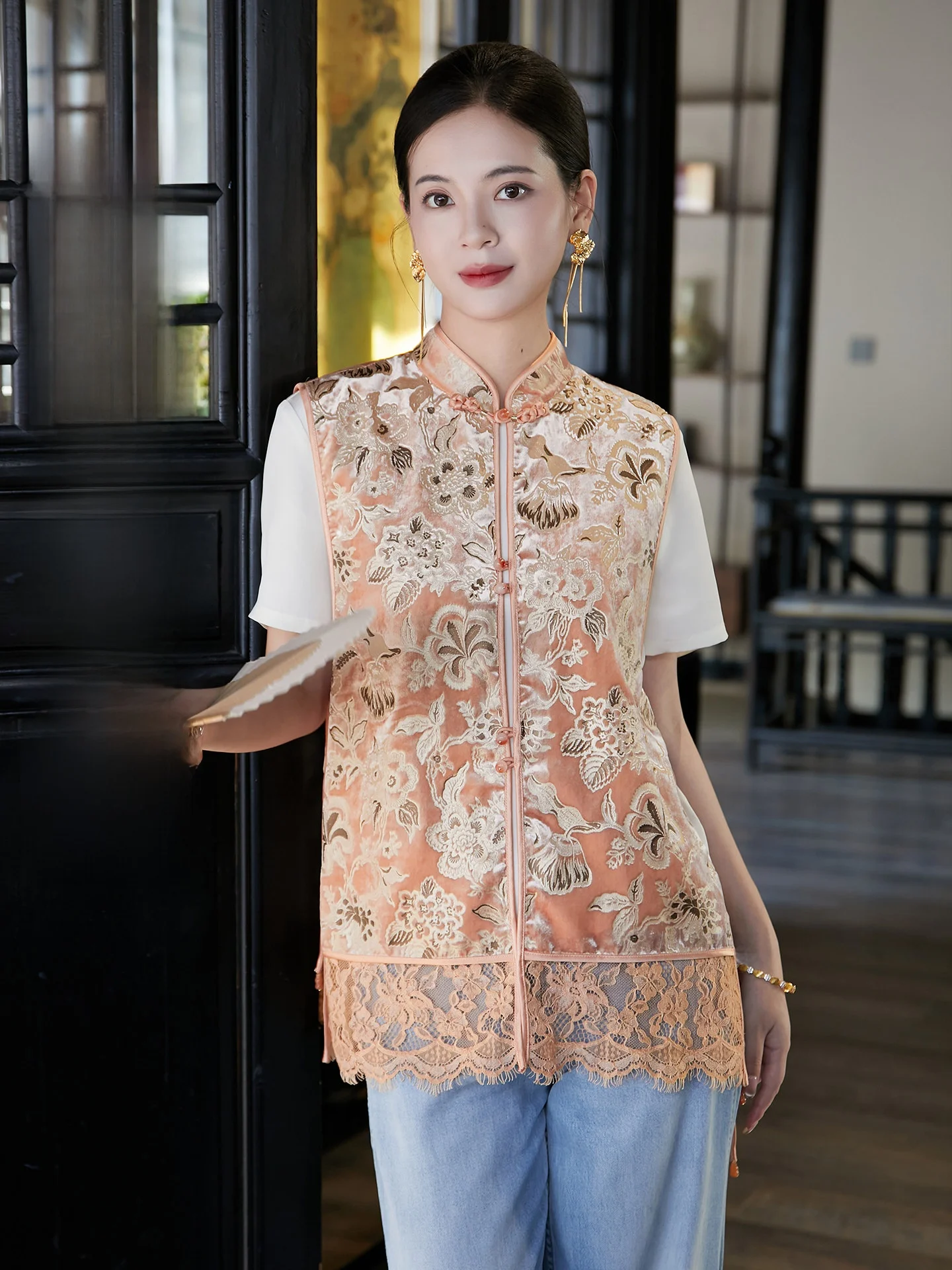 

Handmade Velvet Vest Women's Fashion Chinese Style Lace Trim Silk Velvet Jacket Floral Embroidery Casual Wear Spring Season