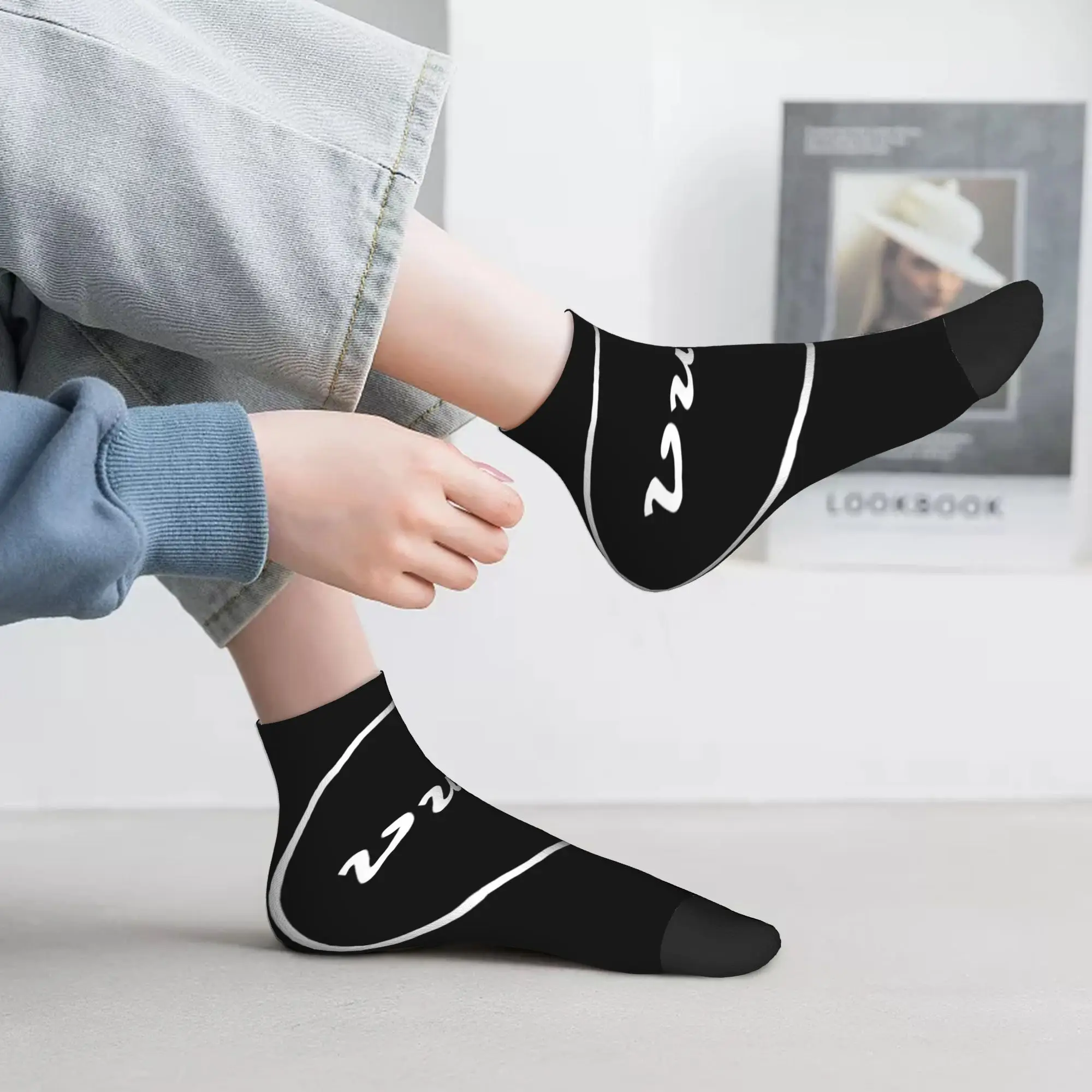All Seasons Inscription Vulf in White Circle Socks Harajuku Sport Middle Tube Socks Soft Funny Stockings for Men Women Gifts