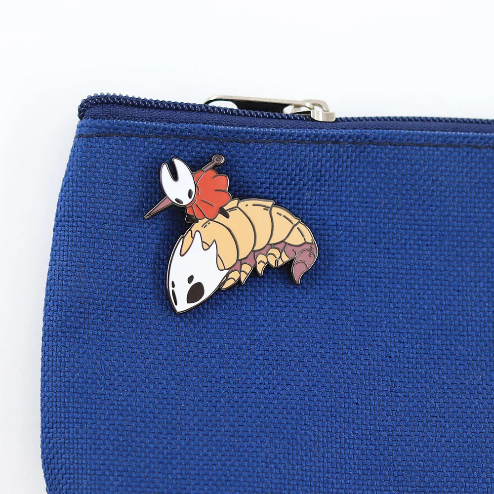 Hollow Knight Silksong Emaille-Pins: Niedliche Hornet-Reitende Glockenbestien-Broschen, Kreative Spiel-Abzeichen, Schmuck-Anstecknadeln, Geschenk für Fans – Detail 5