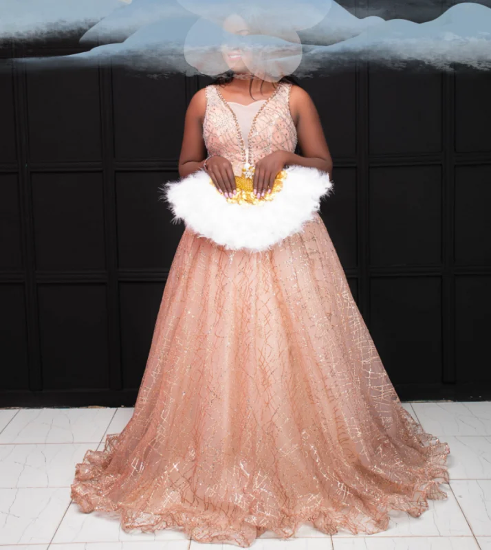 

Real Photo V-neck Quinceanera Dress New Luxury Beading Sequins Sleeveless Sweet Party Prom Quinceanera Gown Vintage Plus Size