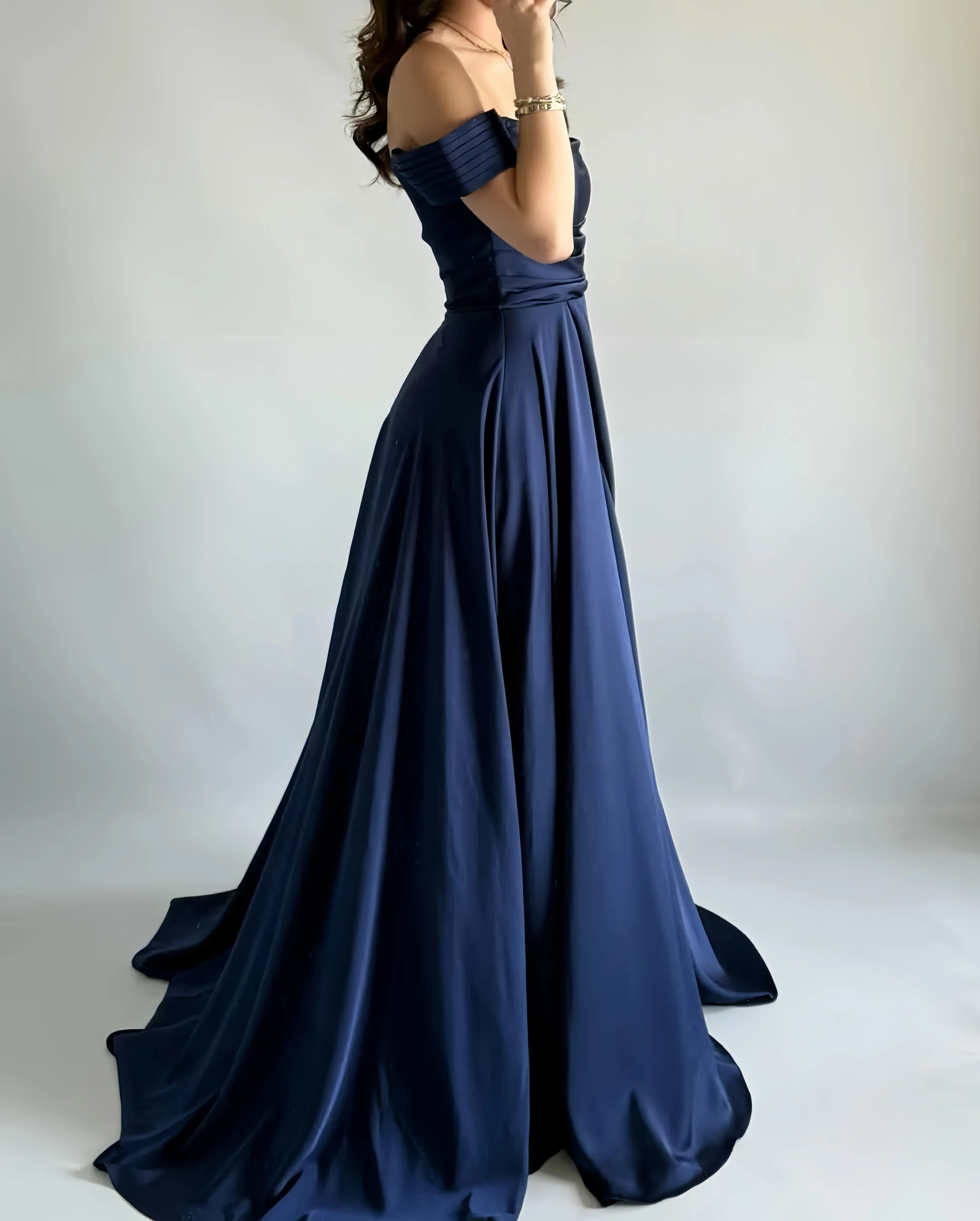 فساتين سهرة فاخرة مخصصة بدون حمالات بدون أكمام على شكل حرف A من الساتان للمناسبات الخاصة