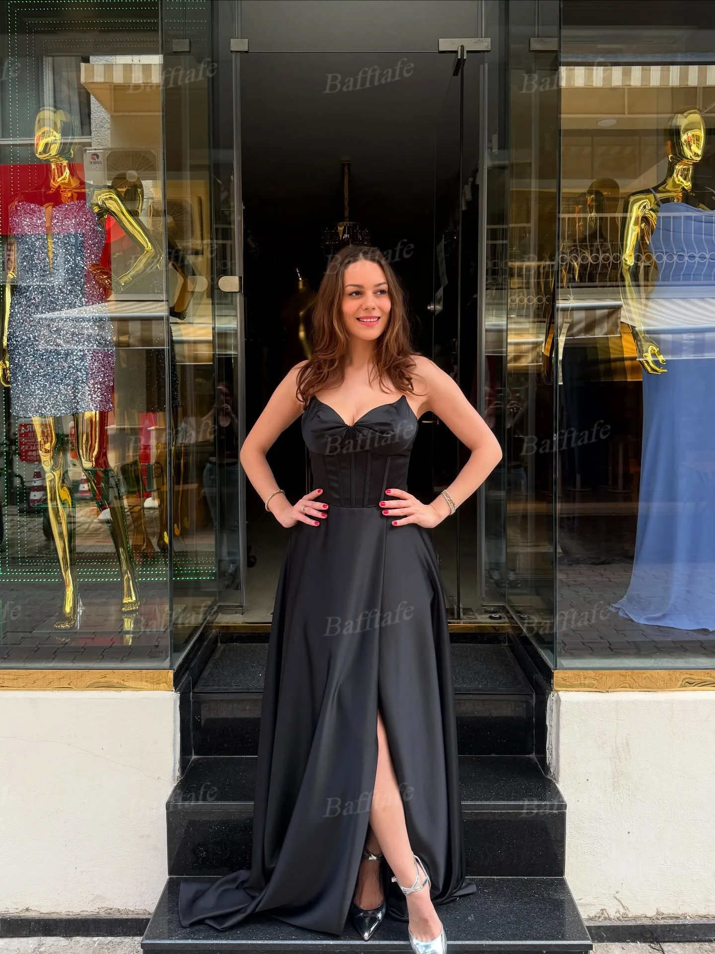 Bafftafe Królewsko Niebieskie Sukienki na Bal Studniówkowy, Linia A, Satyna, Rozcięcie, Proste Suknie Wieczorowe, Tren Sweep, Formalne Stroje na Przyjęcie Urodzinowe 2025