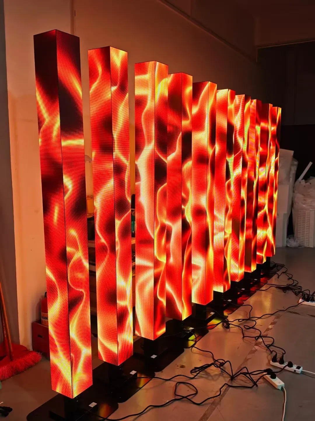 P1.6 Personalized LED Free Standing Light Box Tower Custom Printed Backlit Display Pillar Tower Sign for Trade Show Advertising