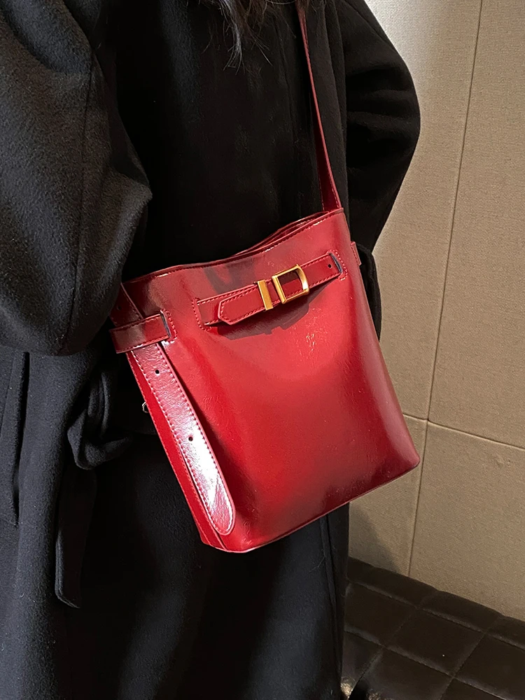 

Red Patent Leather Bucket Bags Women Simple Versatile Shoulder Pack High Quality Textured Commute Crossbody Bag