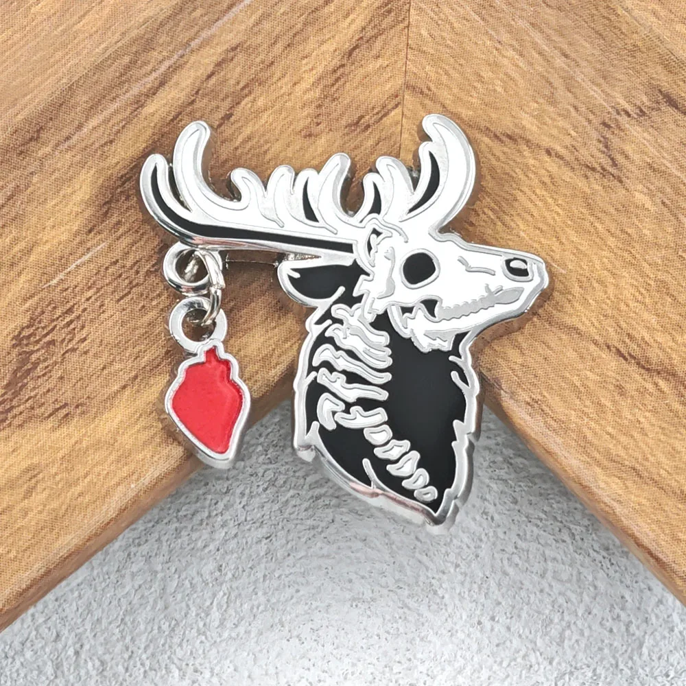 Gothic Deer Skull Enamel Pin Skeleton Elk Head Brooch Anatomic Red Heart Dangle Chain Lapel Badge Dark Punk Horror Jewelry Gift