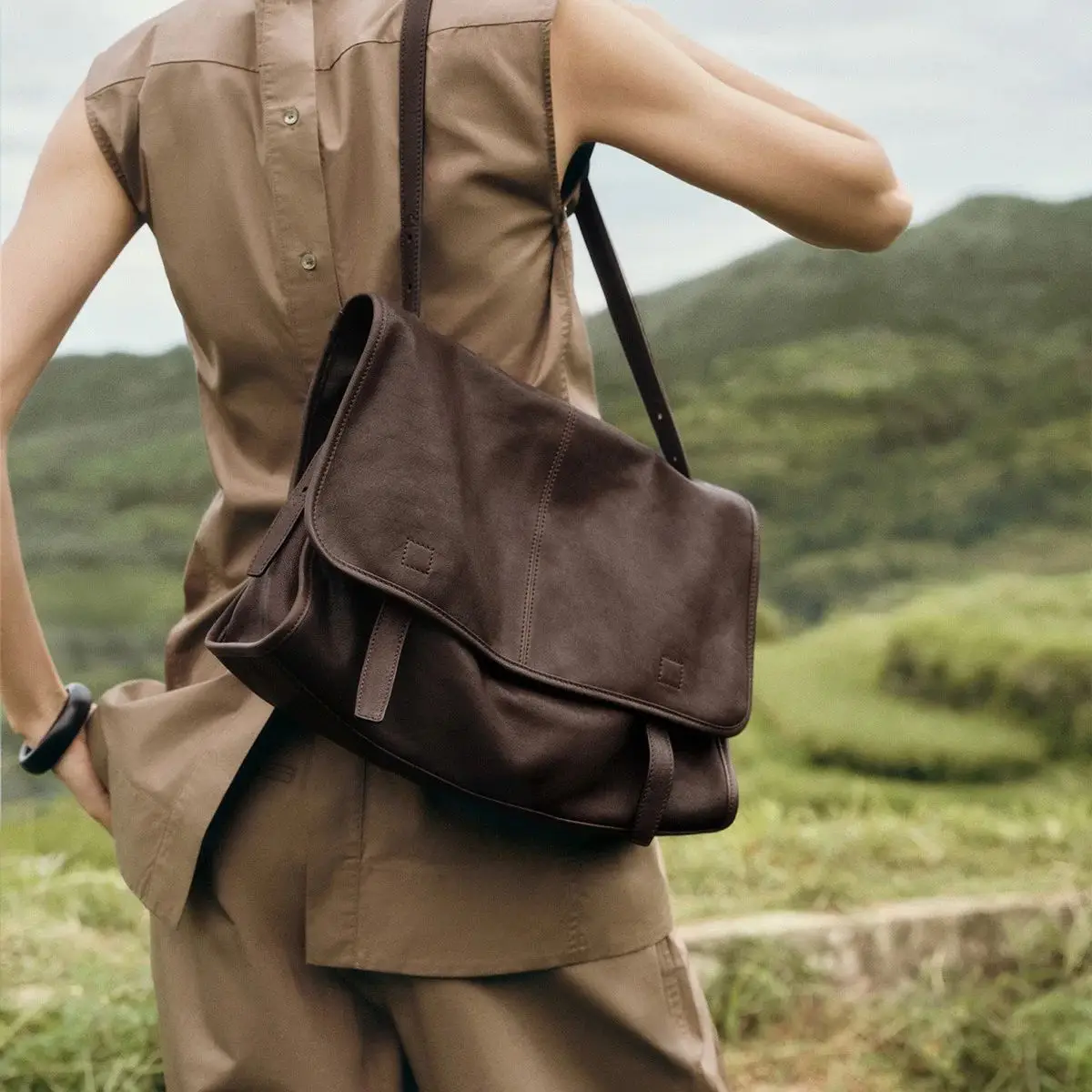 Large-Capacity Commuter Vintage Casual Shoulder Messenger Bag for Women Soft and Comfortable