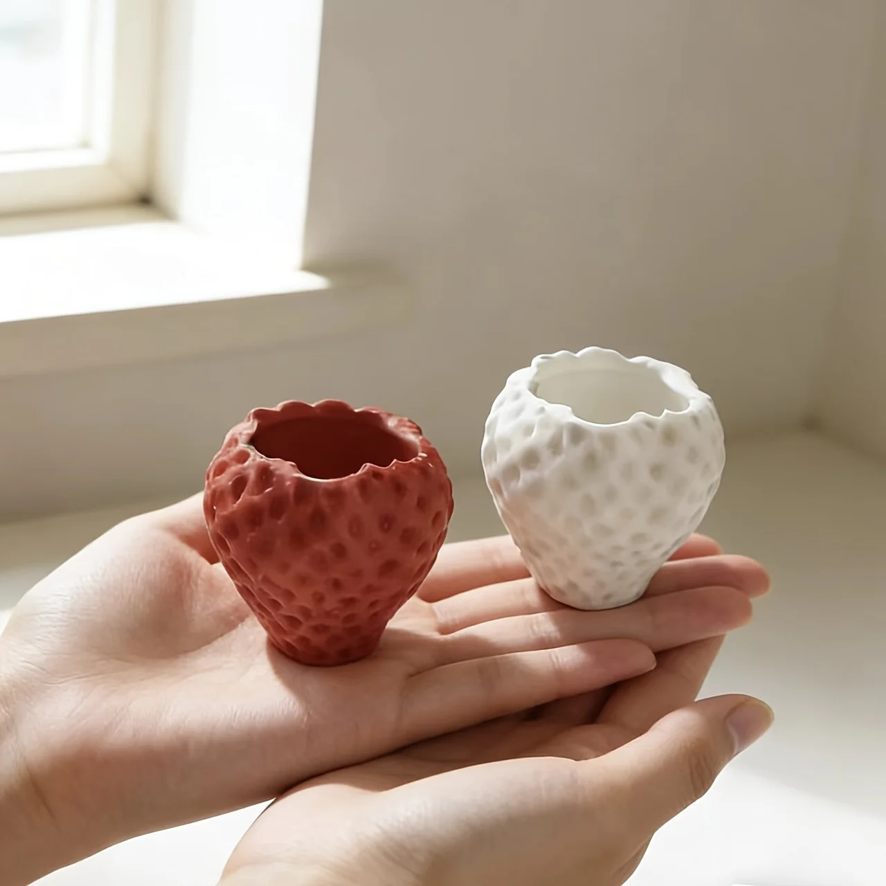 1/2Pcs 3D Printed Strawberry Pot, textured red-pink pastoral planter for desktop succulents & air plants, mini simulated fruit f