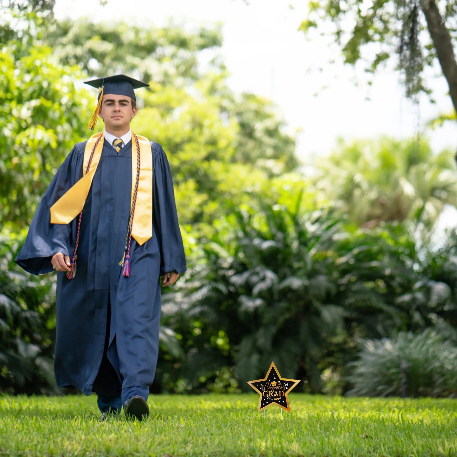 

1Pcs Graduation Yard Sign Premium Plastic Outdoor Party Decorative Lawn Stake for Garden Celebration Decor Graduation Lawn Sign