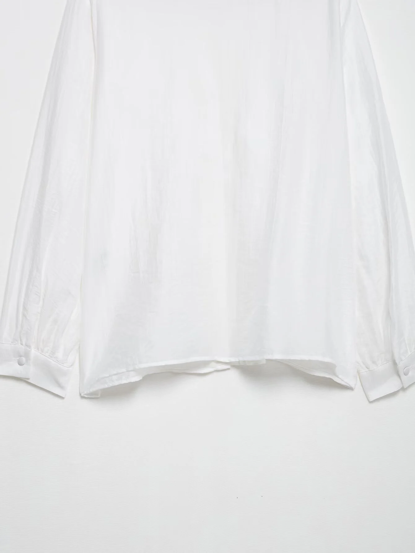 2025 Primavera ed estate nuove donne abbigliamento camicia a maniche lunghe moda decorativa impilata in pizzo verticale