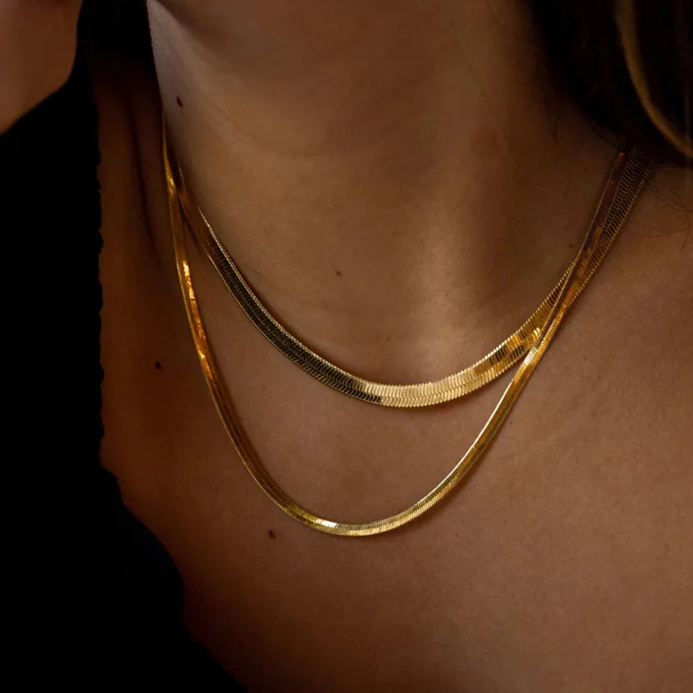Vnox 3mm/4mm/5mm płaski łańcuszek wężowy naszyjniki dla kobiet, złoty kolor stal nierdzewna iskrzący łańcuszek w jodełkę Choker Choker