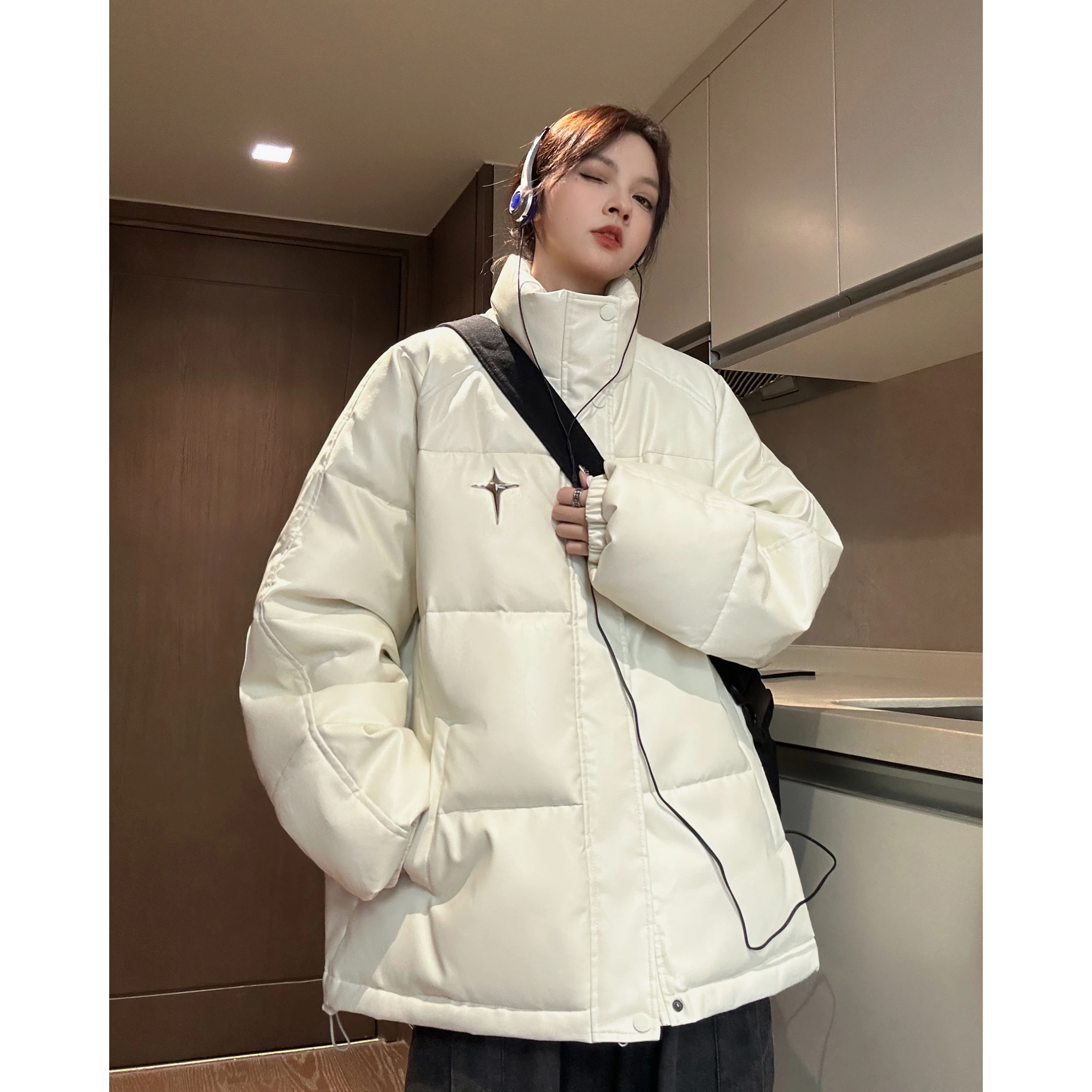 

Trendy Thiened PU Leather down Cotton Jaet Men's Winter Faion Bread Sle American High-End Feeling Cool Men's Cotton Coat