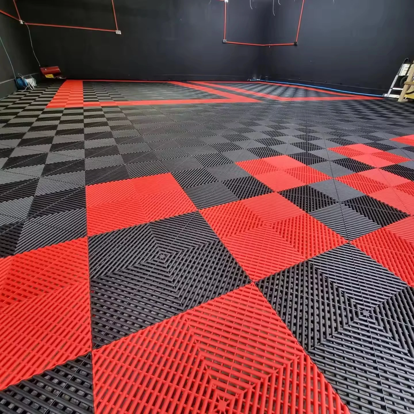 2026  Hot Sale 18mm PP Interlocking Garage Floor Tiles Easy Click Modern Plastic Flooring Grating for Private Garage Workshop