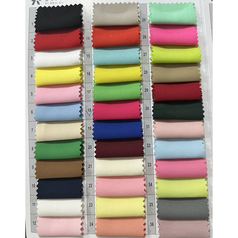 Jasnożółty damski garnitur szyty na miarę, elegancki strój damski w jednolitym kolorze, klapy w szpic, jednorzędowa, nowoczesna i szykowna marynarka z spodniami.