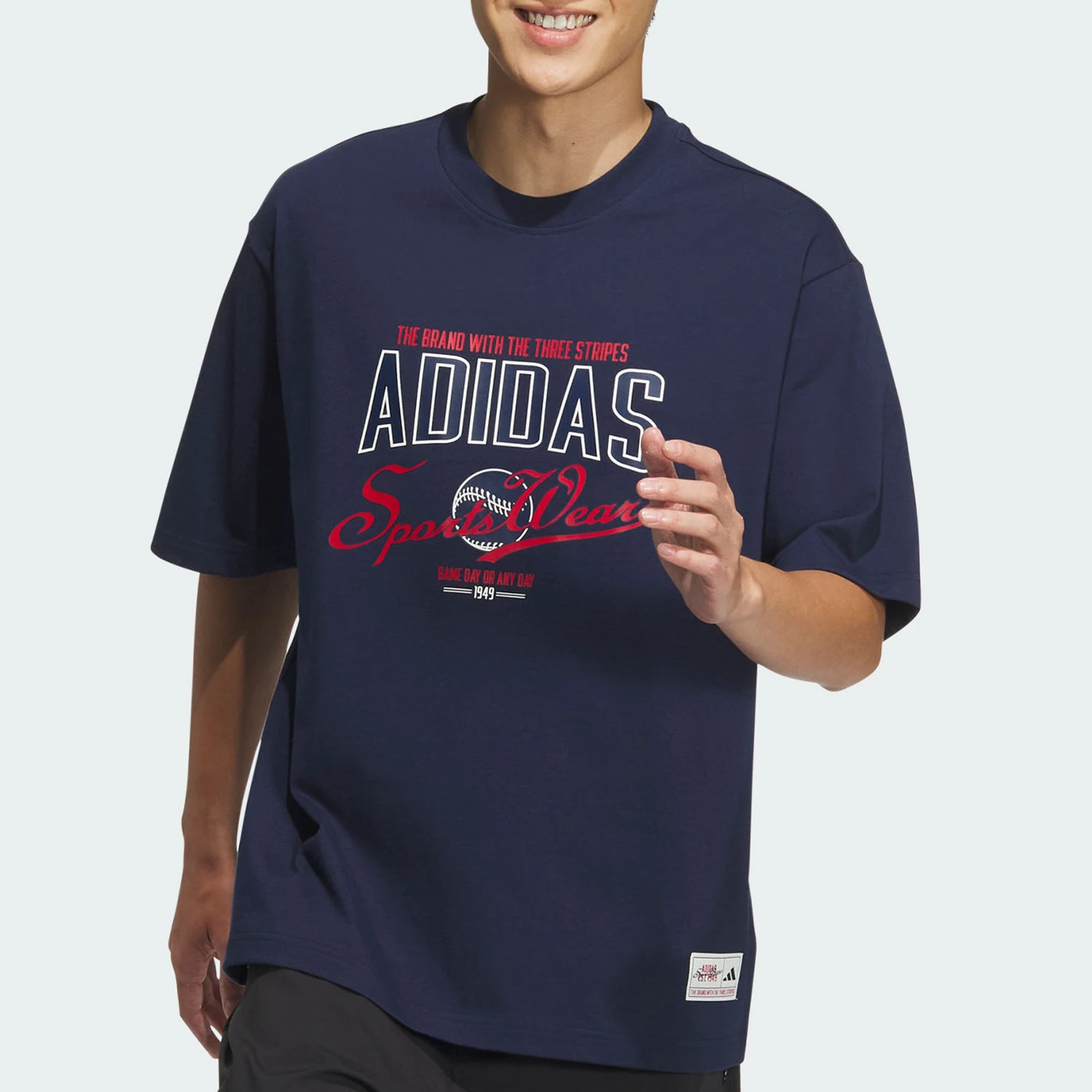 

Adidas Официальный новый мужской повседневный спортивный рукав с круглым вырезом и коротким рукавом с принтом JN9473