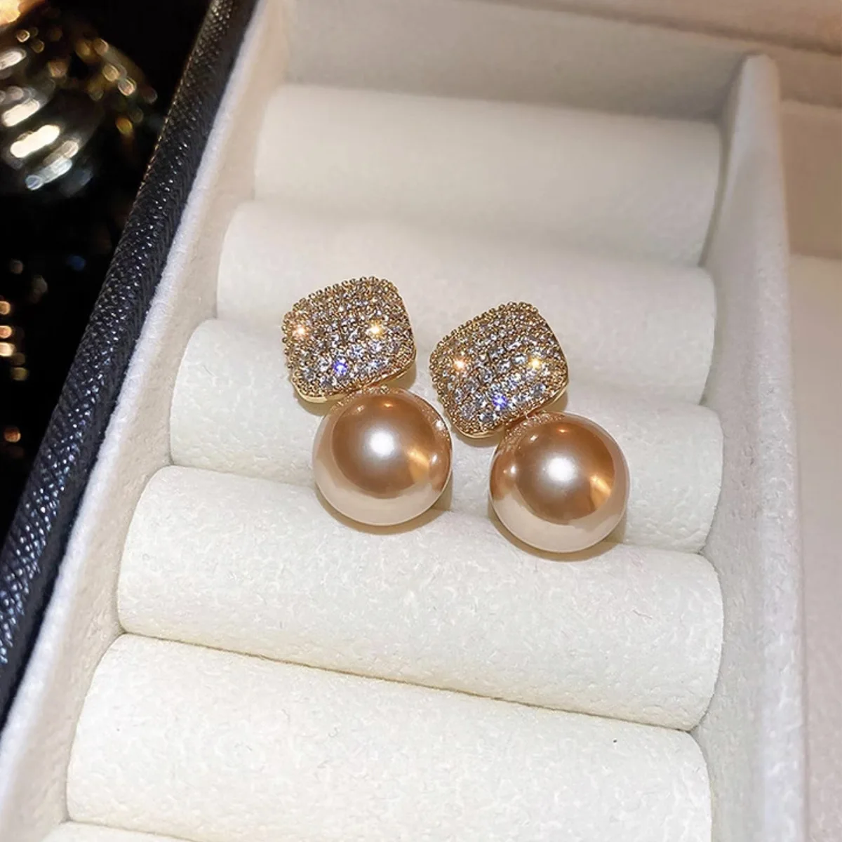 New Fashion Metal Pearl Drop Earrings For Women Vintage Elegant Square Crystal Earrings Wedding Party Jewelry