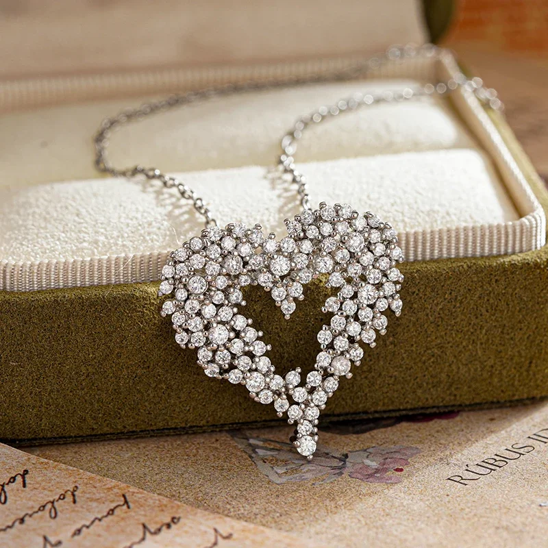 Huitan Sparkling Heart Pendant Necklace for Women Delicate Graceful Piercing Accessories Bright Dazzling Wedding Party Jewelry